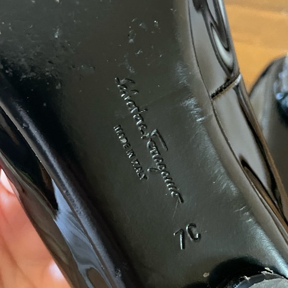 Salvatore Ferragamo black patent leather ballet flats. Size 7 - Picture 10 of 13